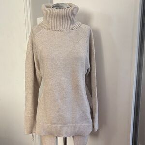 Banana Republic women’s turtleneck knit sweater oatmeal on oatmeal argyle size M